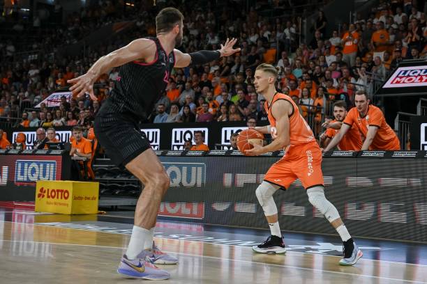 冬窗积极寻 冬窗积极寻