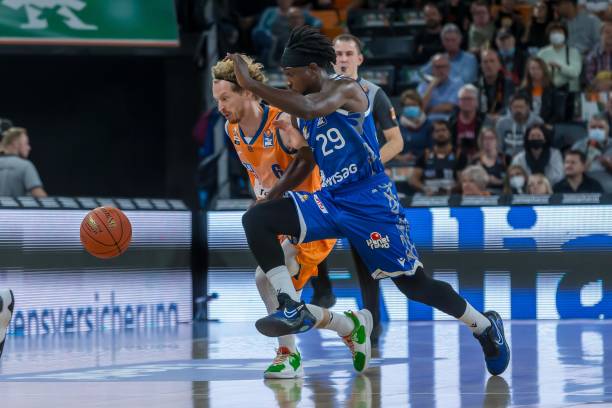 雷霆在第四 雷霆在第四